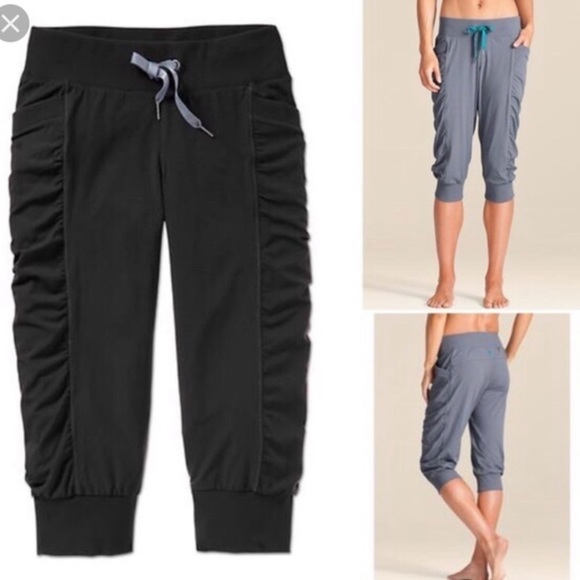 Athleta Pants - Athleta Karma IN BLACK Capri Yoga Joggers Lounge Pants